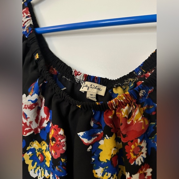 Black and multicolored flower pattern top - Picture 3 of 4